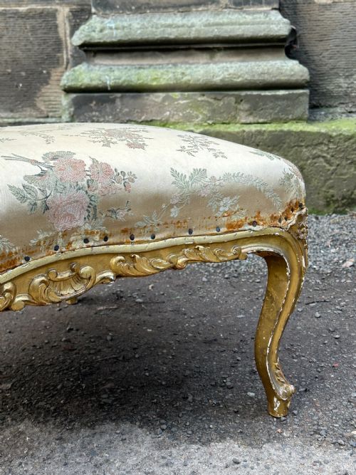A FRENCH 19TH CENTURY CARVED GILTWOOD AND PARCEL GILT CENTRE STOOL - ADDITIONAL PHOTO 11