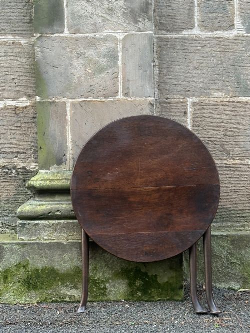 a george ii oak coaching table second quarter 18th century - CATEGORY: ANTIQUE TABLES - DATED 18TH CENTURY