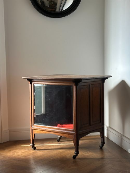 AN UNUSUAL VICTORIAN OAK SHOWCASE C1880'S - ADDITIONAL PHOTO 10