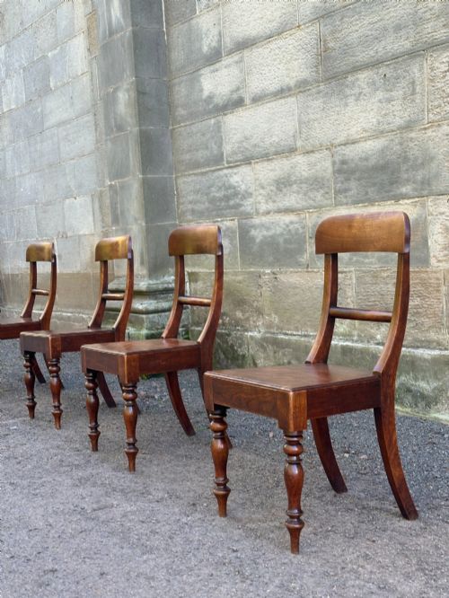 A SMART SET OF FOUR EDINBURGH PATTERN BIRCH SIDE CHAIRS SECOND HALF 19TH CENTURY
