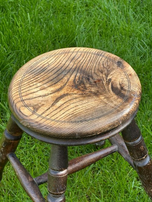 A 19TH CENTURY ELM STOOL - ADDITIONAL PHOTO 2