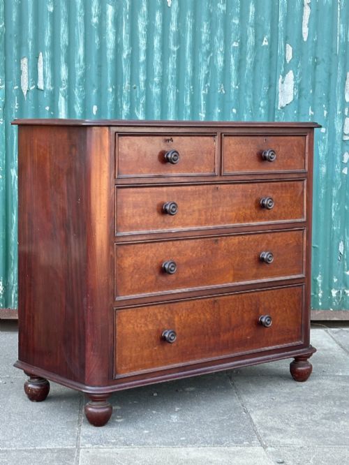A 19TH CENTURY PLUM PUDDING MAHOGANY CHEST OF DRAWERS IN THE MANNER OF GILLOWS C1835 - ADDITIONAL PHOTO 2
