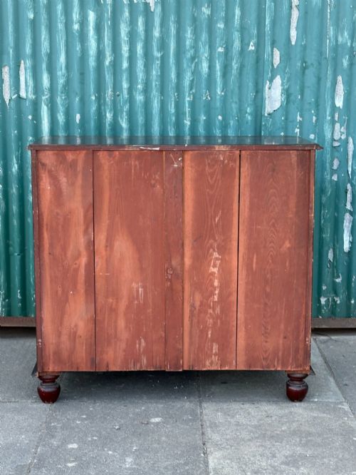 A 19TH CENTURY PLUM PUDDING MAHOGANY CHEST OF DRAWERS IN THE MANNER OF GILLOWS C1835 - ADDITIONAL PHOTO 4