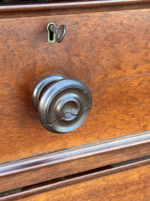 A 19TH CENTURY PLUM PUDDING MAHOGANY CHEST OF DRAWERS IN THE MANNER OF GILLOWS C1835 - ADDITIONAL PHOTO 8