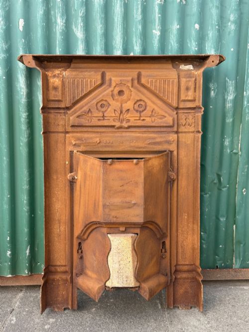 A VICTORIAN AESTHETIC MOVEMENT CAST IRON BEDROOM FIRE GRATE C1880'S - ADDITIONAL PHOTO 4