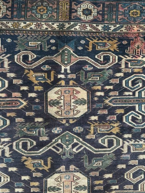 AN ANTIQUE SHIRVAN RUG EAST CAUCASUS FIRST QUARTER 20TH CENTURY - ADDITIONAL PHOTO 3