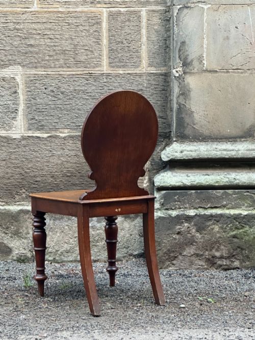 A SMART CARVED OAK HALL CHAIR SECOND HALF 19TH CENTURY - ADDITIONAL PHOTO 1