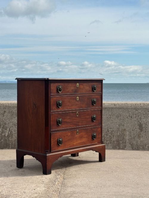 A GEORGE III MAHOGANY CHANNEL ISLANDS CHEST OF DRAWERS LATE 18TH CENTURY