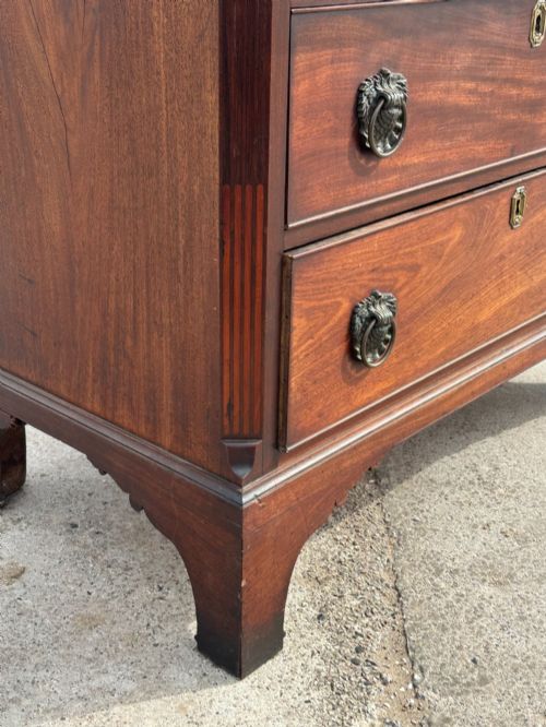 A GEORGE III MAHOGANY CHANNEL ISLANDS CHEST OF DRAWERS LATE 18TH CENTURY - ADDITIONAL PHOTO 9