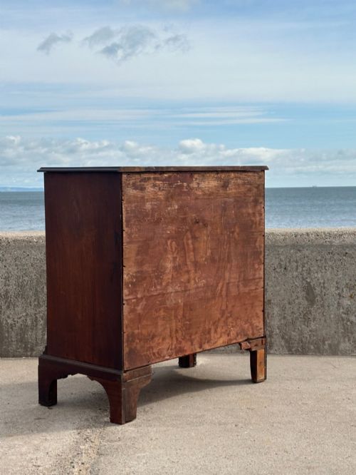 A GEORGE III MAHOGANY CHANNEL ISLANDS CHEST OF DRAWERS LATE 18TH CENTURY - ADDITIONAL PHOTO 14