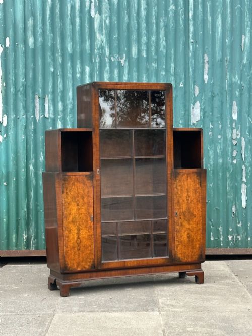 A CLASSY ARCHITECTURAL ENGLISH MODERNIST ART DECO WALNUT CABINET 1930'S