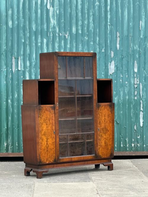 A CLASSY ARCHITECTURAL ENGLISH MODERNIST ART DECO WALNUT CABINET 1930'S - ADDITIONAL PHOTO 3