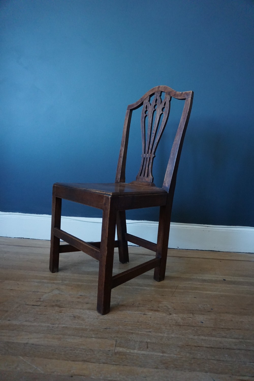 A late 18th century country elm side chair, probably Scottish c.1800 View IV