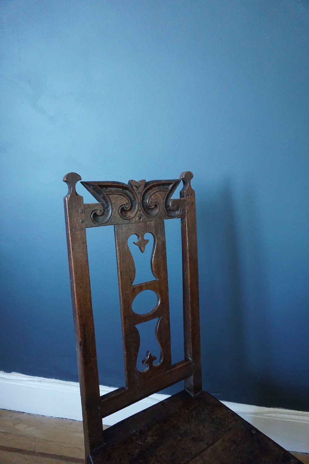 An unusual Scottish oak and mixed timbers high-back chair, probably Aberdeenshire, first half 18th century View II