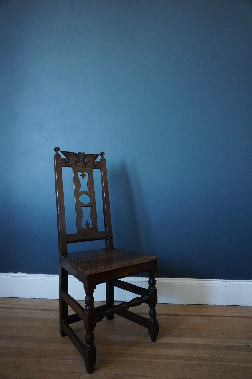 An unusual Scottish oak and mixed timbers high-back chair, probably Aberdeenshire, first half 18th century View III