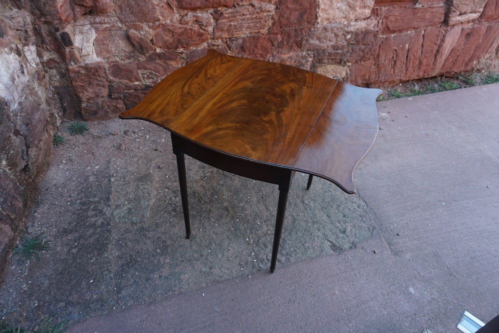 A fine and unusual 'Butterfly' Pembroke table c.1780 View II
