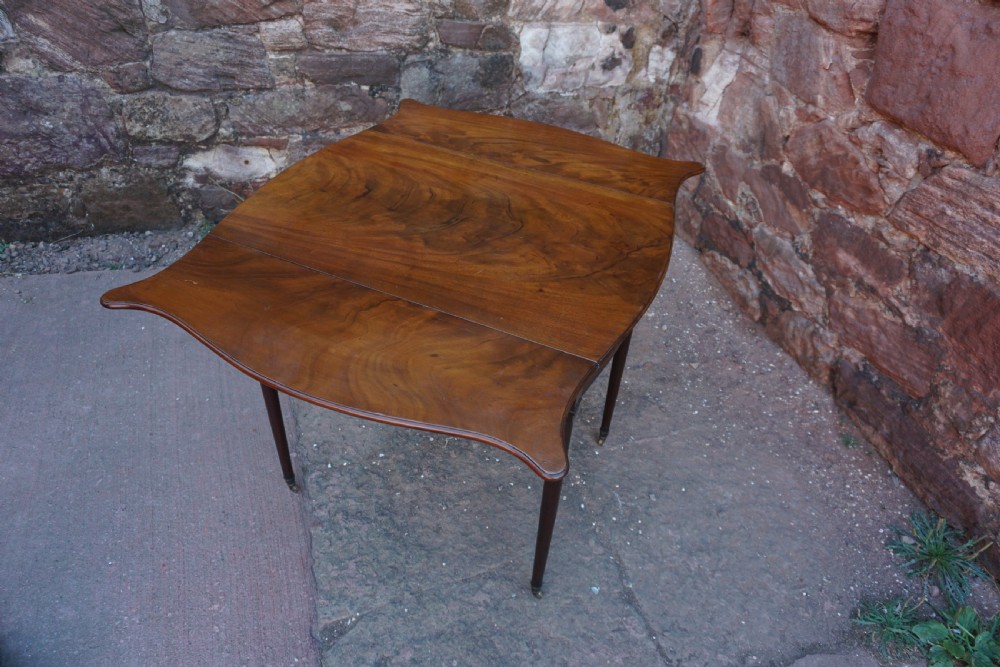 A fine and unusual 'Butterfly' Pembroke table c.1780 View III