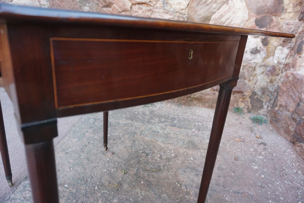 A fine and unusual 'Butterfly' Pembroke table c.1780 View IV