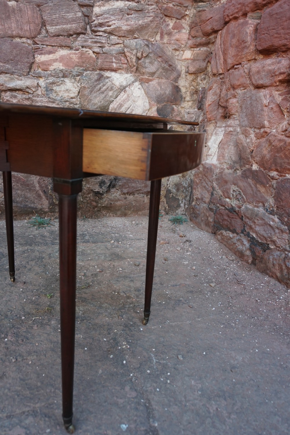 A fine and unusual 'Butterfly' Pembroke table c.1780 View V