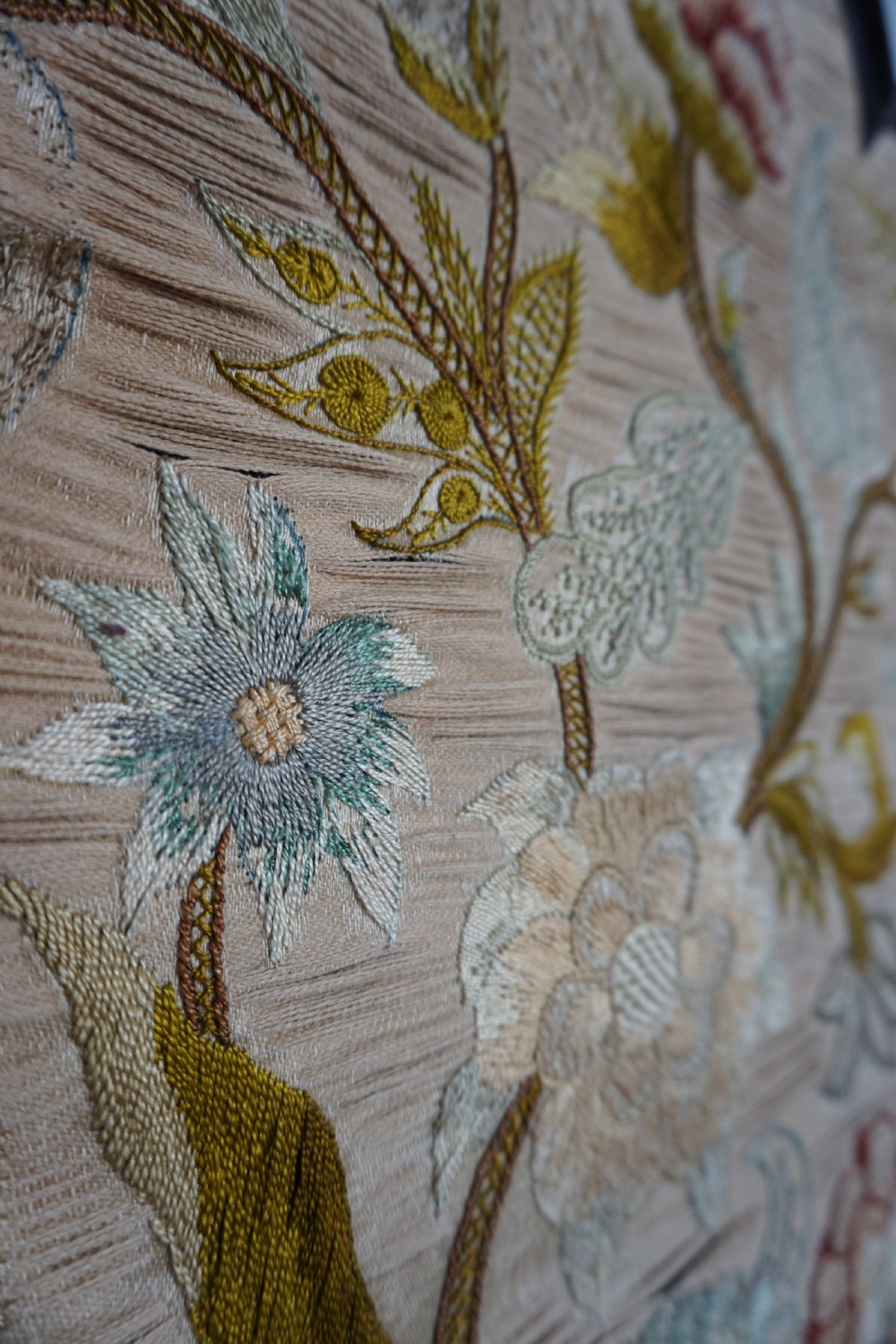 A fine George II wool and silk embroidered banner, first half of the 18th century View XVII