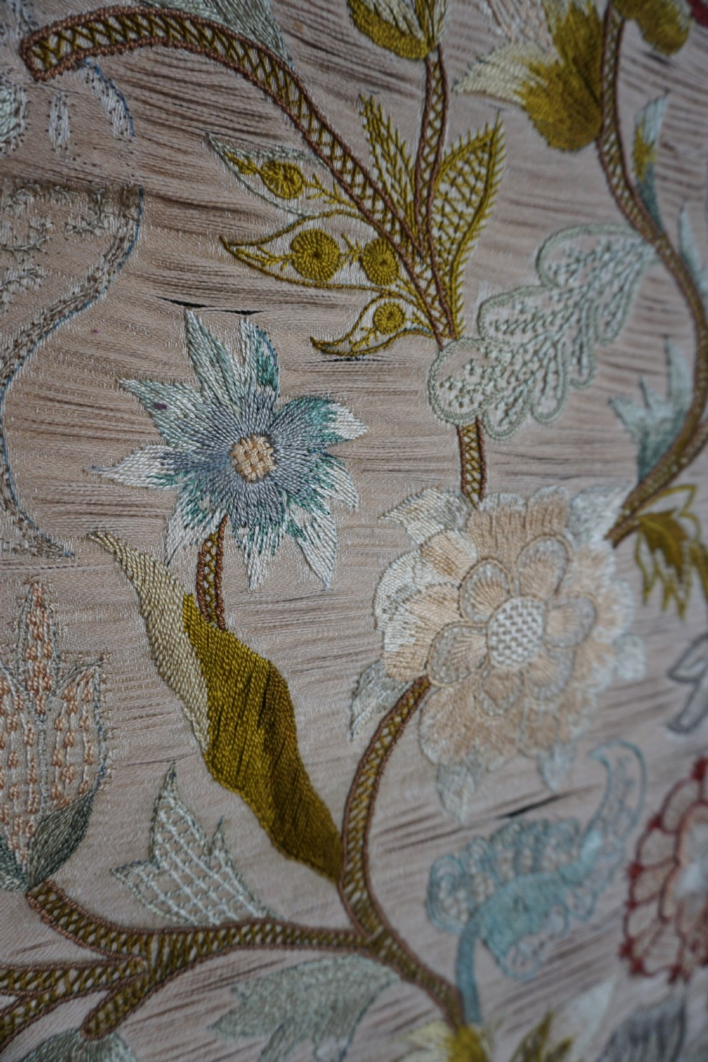 A fine George II wool and silk embroidered banner, first half of the 18th century View IV