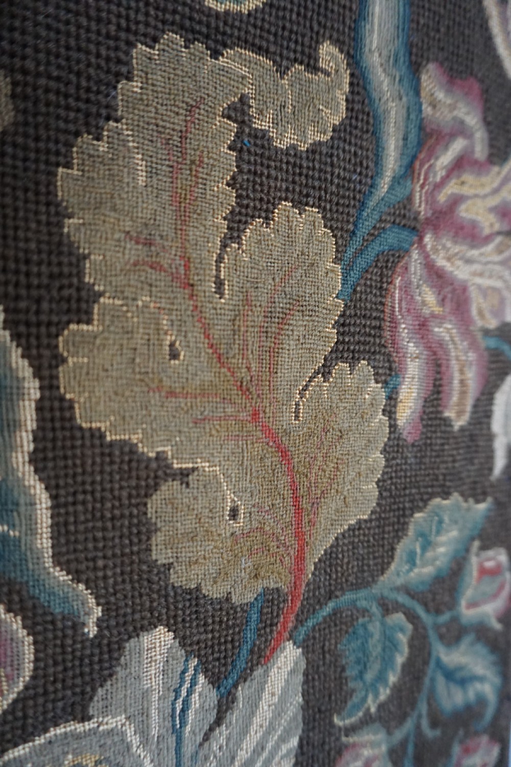 A fine George II wool and silk embroidered banner, first half of the 18th century View X