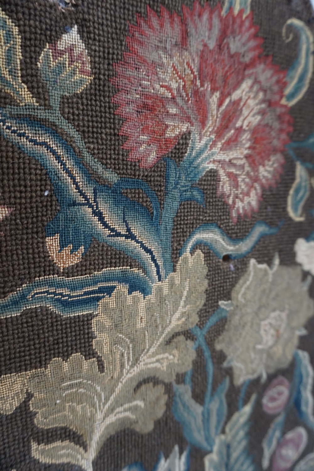 A fine George II wool and silk embroidered banner, first half of the 18th century View XI