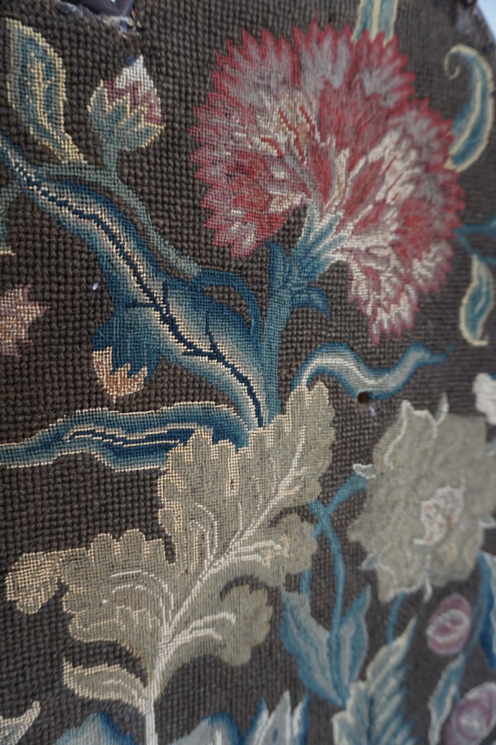 A fine George II wool and silk embroidered banner, first half of the 18th century View XII