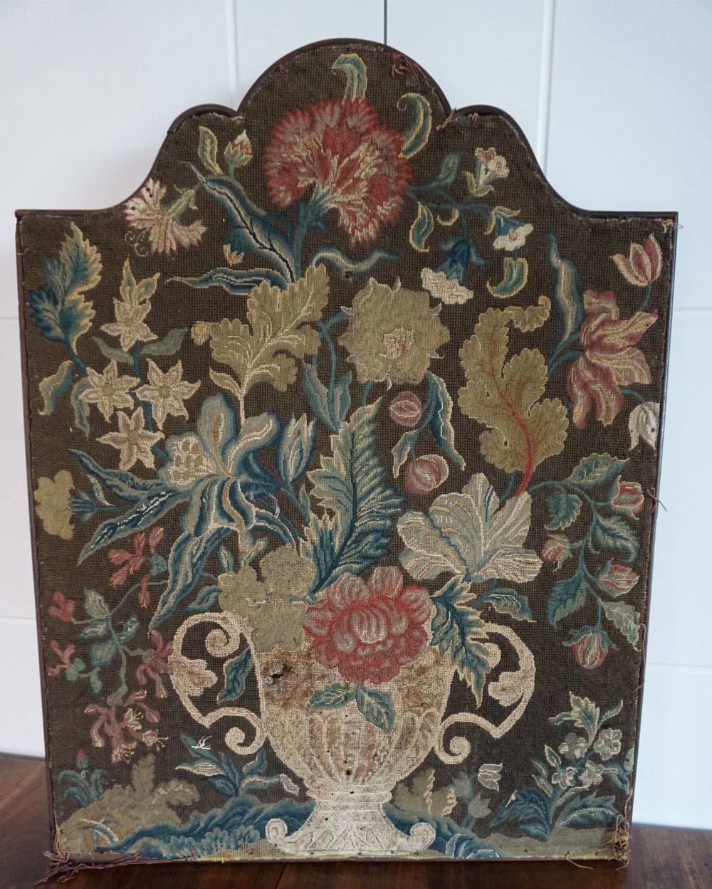 A fine George II wool and silk embroidered banner, first half of the 18th century