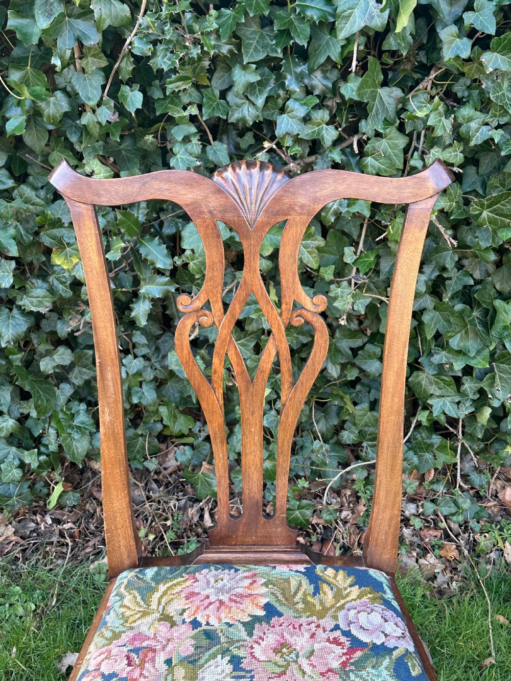 William Wheeler of Arncroach, A pair of mahogany 'Clam Shell' chairs, first quarter 20th century View III