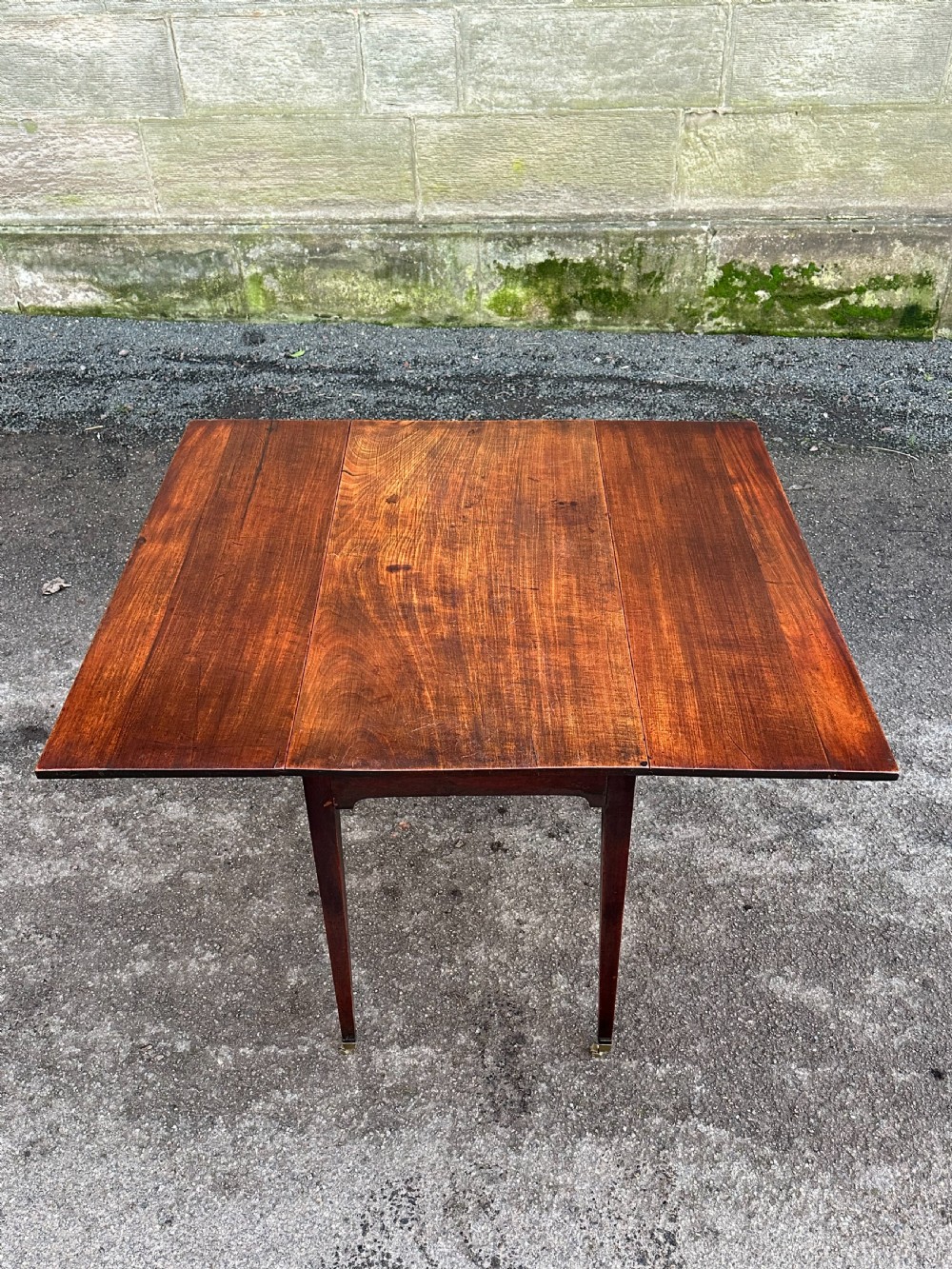 A Scottish George III mahogany dining table of small proportions, c.1780 View II