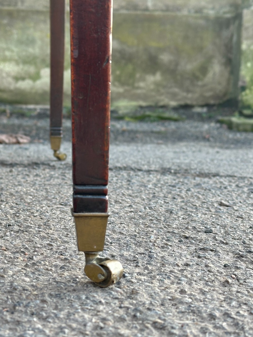 A Scottish George III mahogany dining table of small proportions, c.1780 View IV