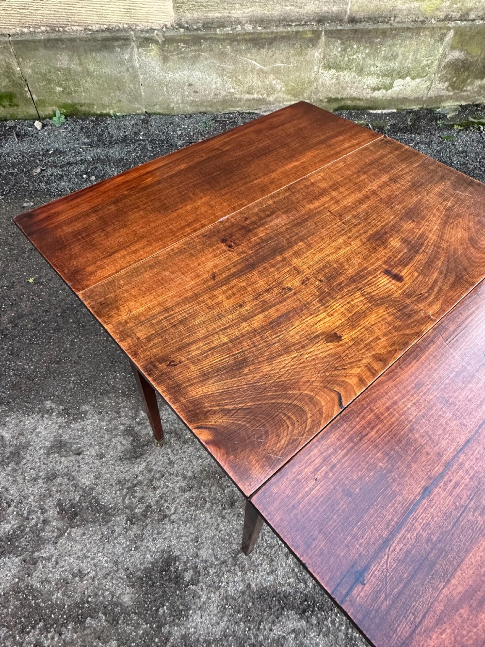 A Scottish George III mahogany dining table of small proportions, c.1780 View V