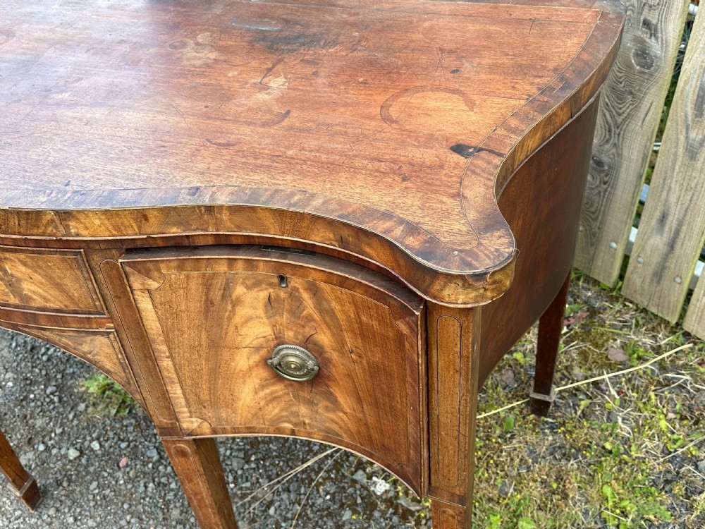  A fine George III mahogany and cross-banded sideboard, English c.1770 View II