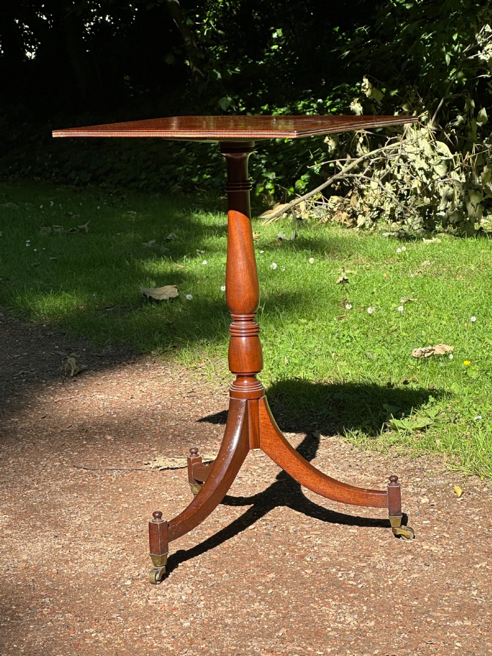 A Gillows style mahogany 'fly' table