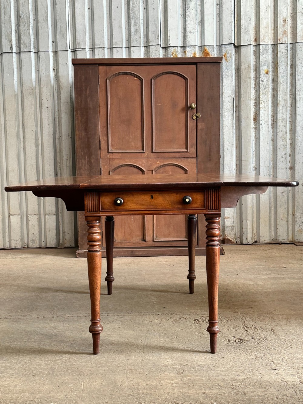A small Scottish mahogany dining table, 1830's View VI