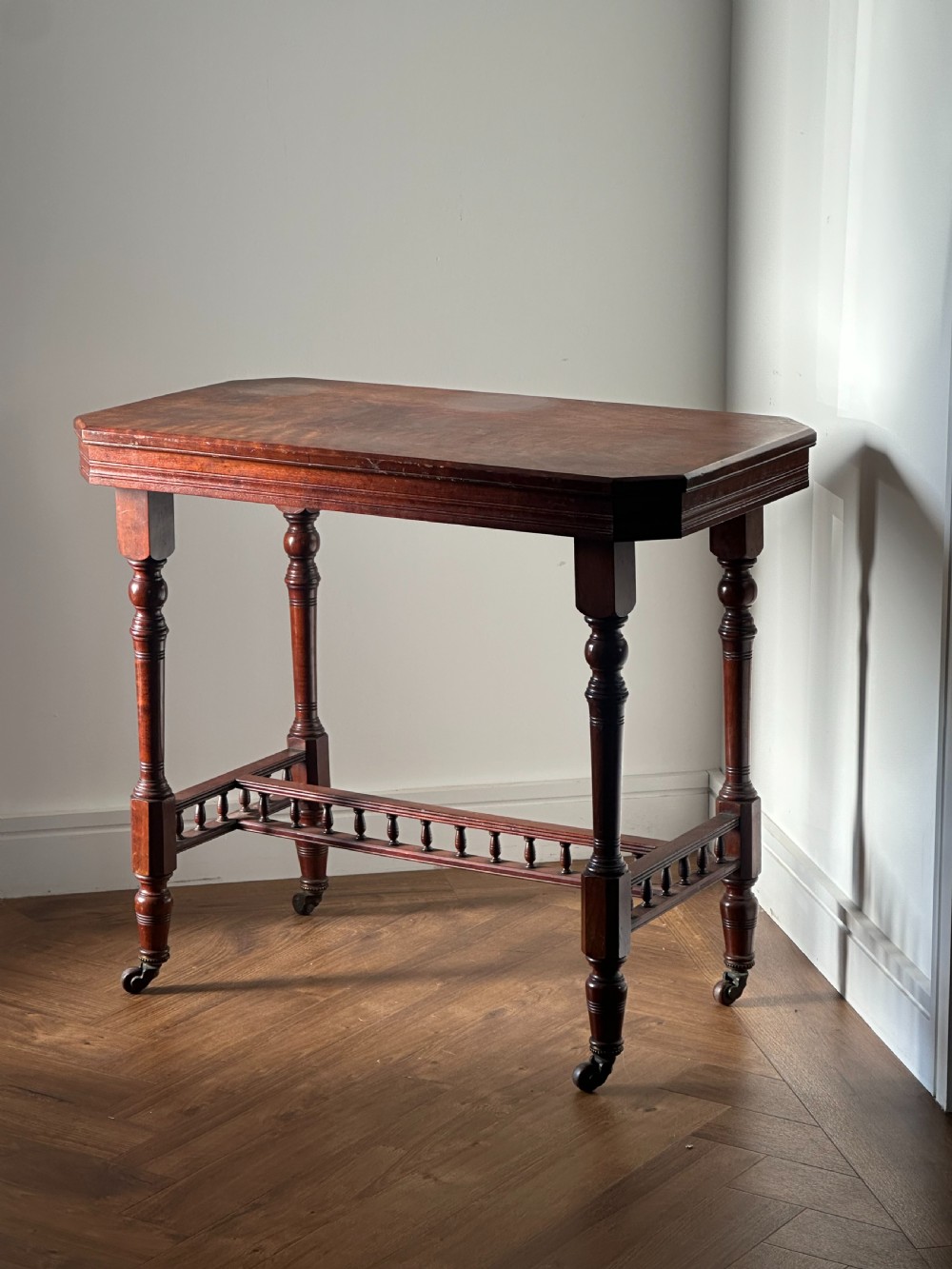 A classy walnut centre table made by William Hall (1838-1908), fourth quarter 19th century View VI
