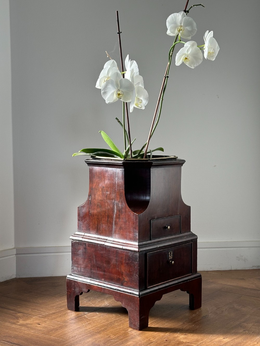A mid-18th century Anglo-Dutch mahogany wine cooler View II