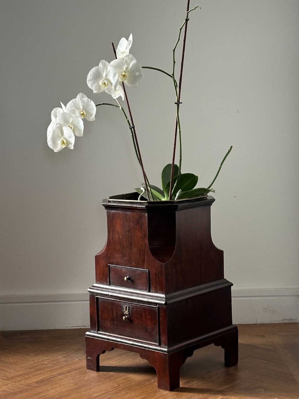 A mid-18th century Anglo-Dutch mahogany wine cooler