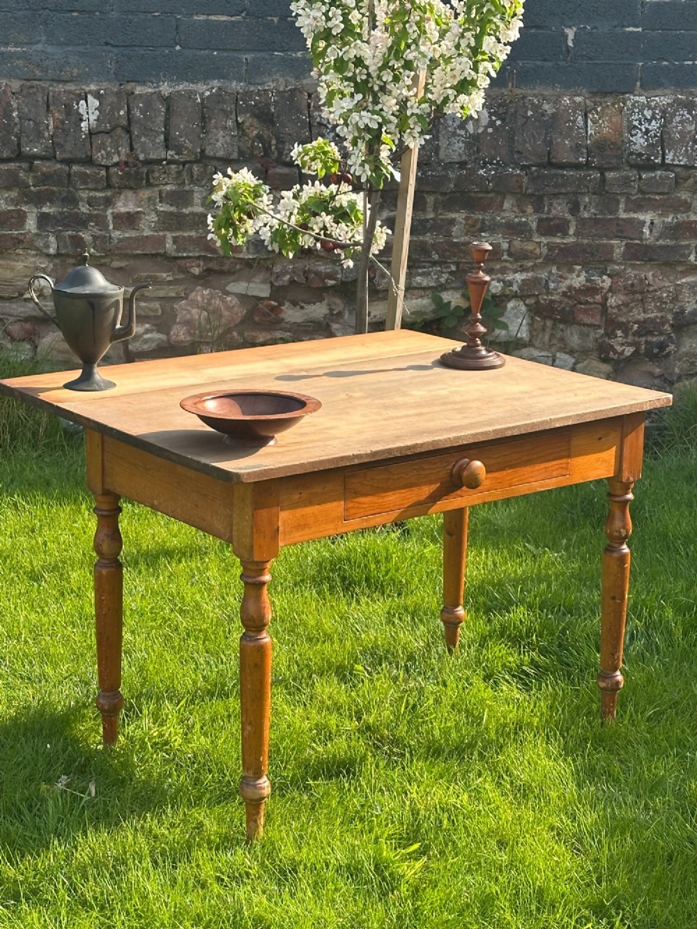 A 19th-century pine kitchen preparation table featuring turned legs, a single frieze drawer with a wooden knob, and a drop-leaf extension. View VI