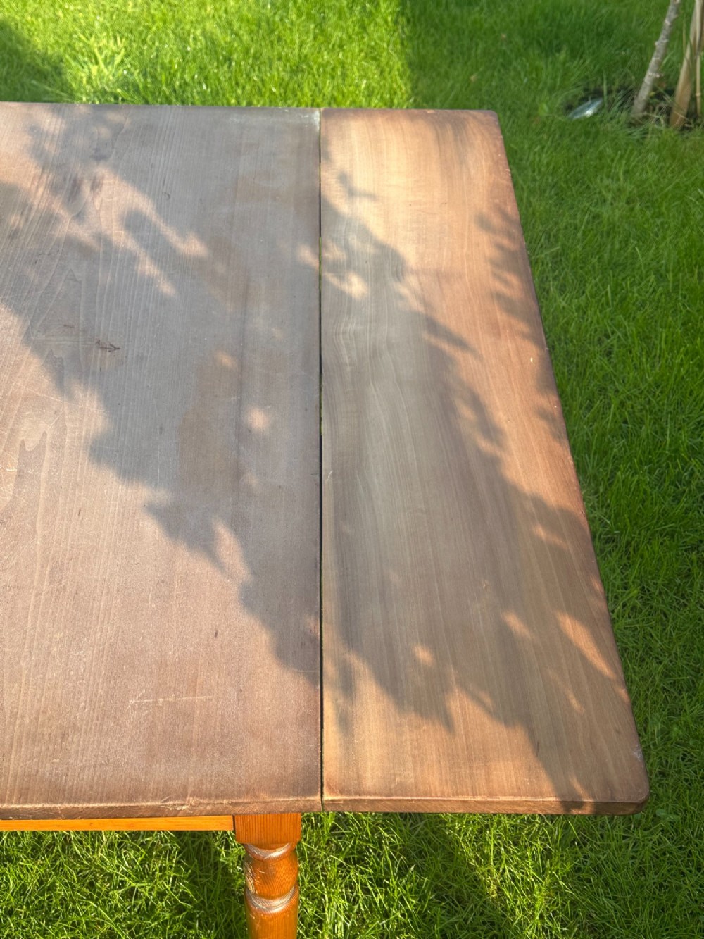 A 19th-century pine kitchen preparation table featuring turned legs, a single frieze drawer with a wooden knob, and a drop-leaf extension. View XI