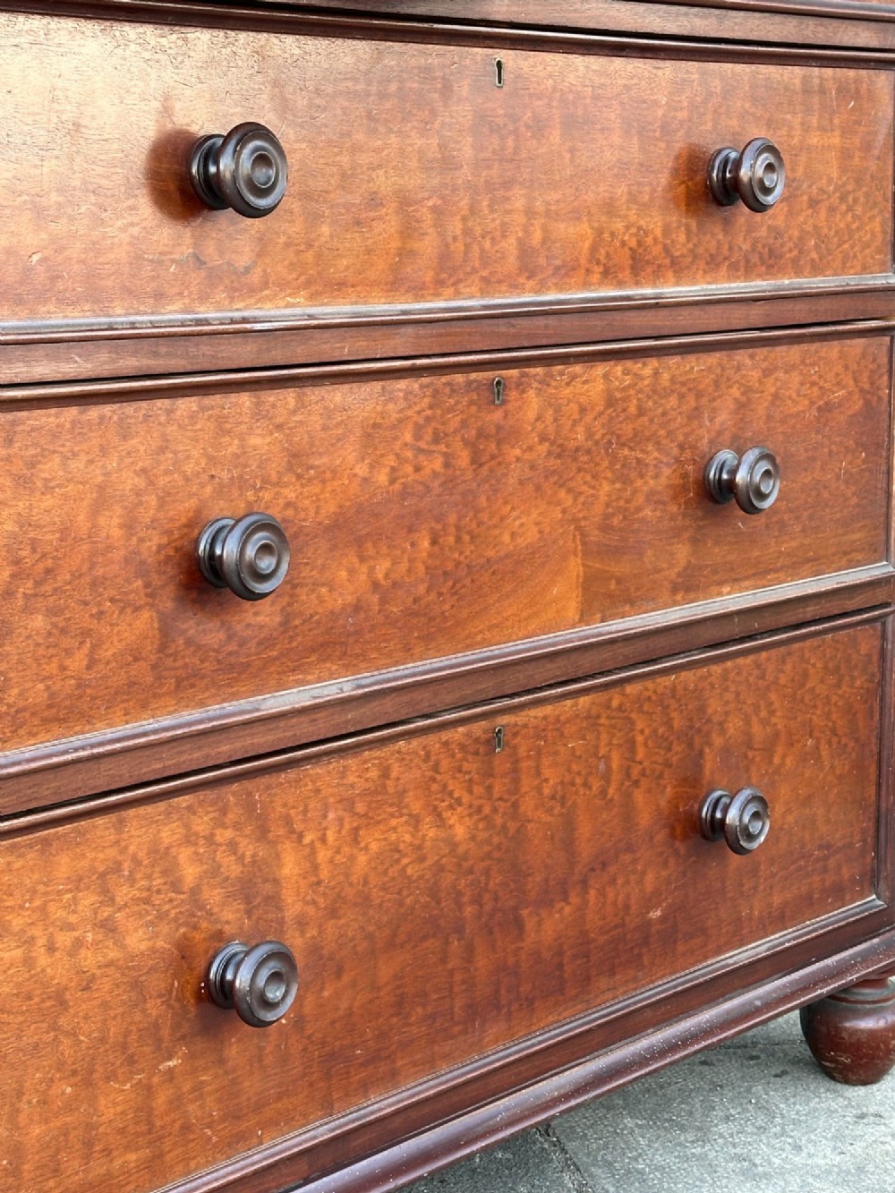 A 19th Century Plum Pudding Mahogany Chest Of Drawers In The Manner Of Gillows, C.1835 View VI