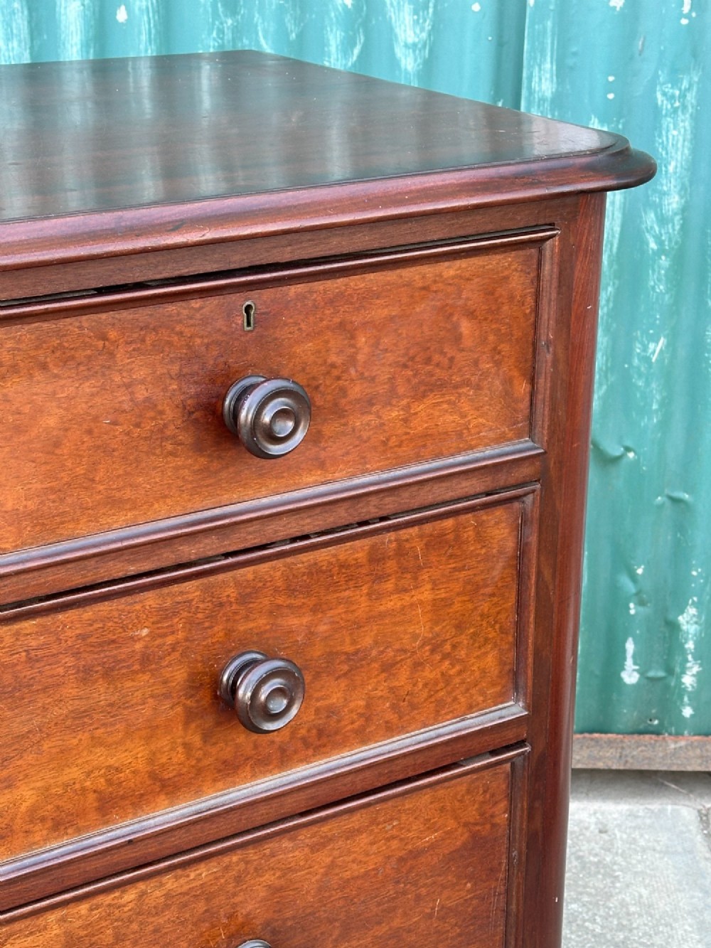 A 19th Century Plum Pudding Mahogany Chest Of Drawers In The Manner Of Gillows, C.1835 View VII