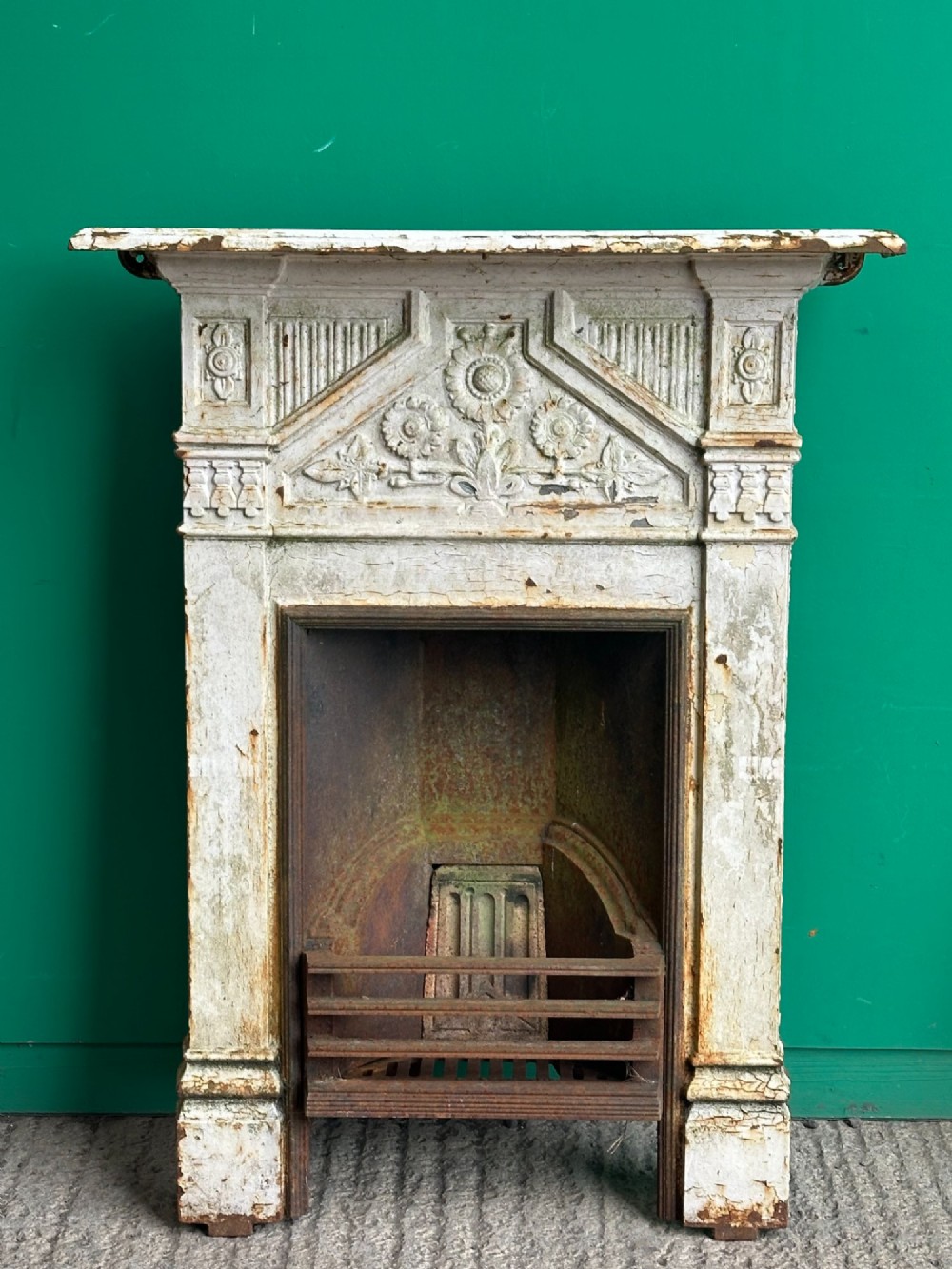 A Victorian Aesthetic Movement cast iron bedroom fire grate, c.1880's