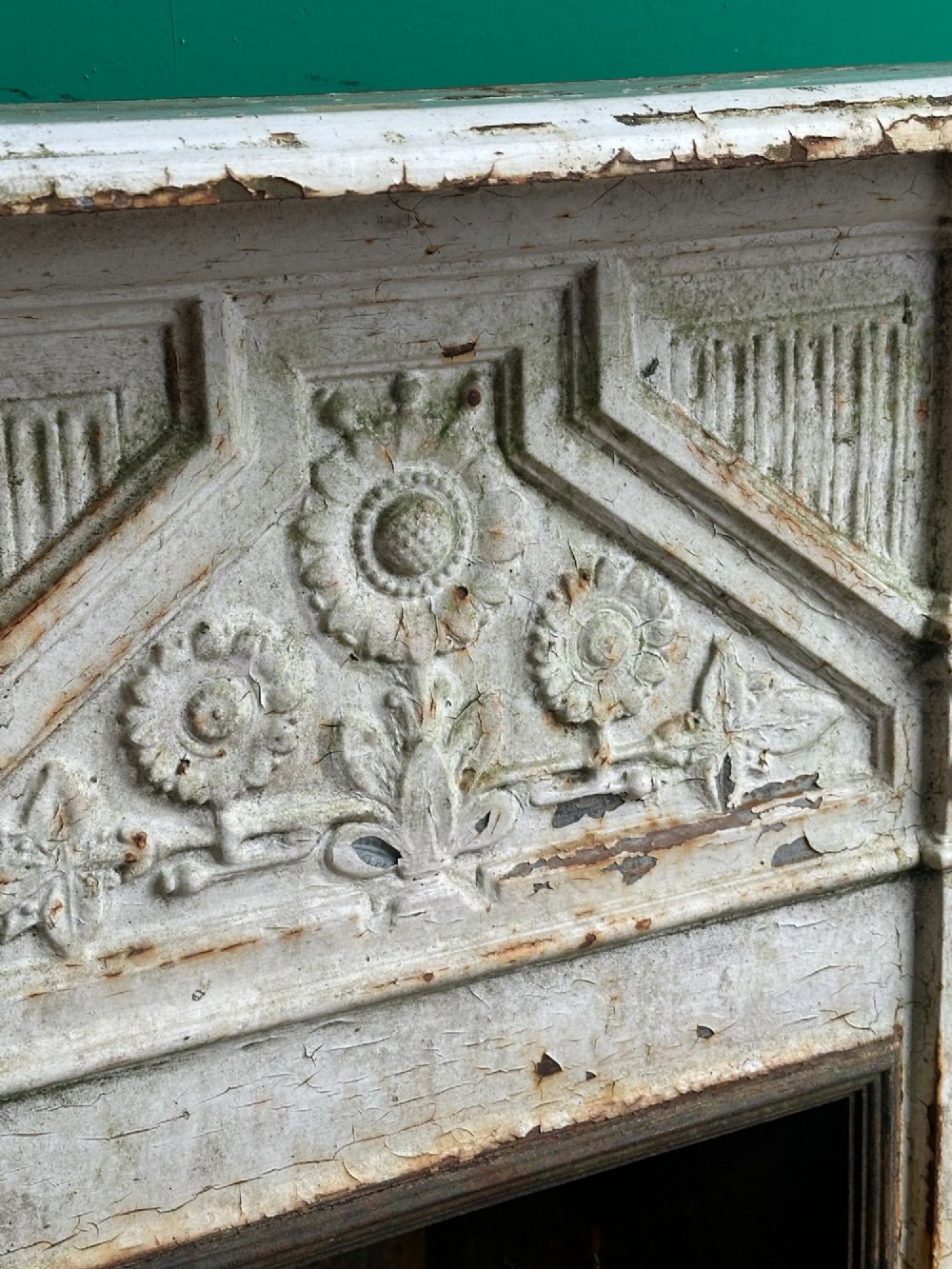 A Victorian Aesthetic Movement cast iron bedroom fire grate, c.1880's View II