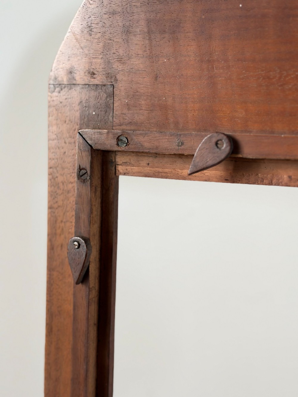A freestanding Anglo-Indian carved walnut screen frame featuring an arched floral crest and splayed scrolled feet. View II
