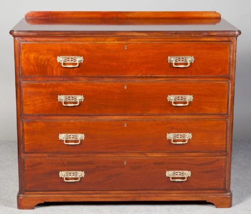Lamb of Manchester Chest of Drawers