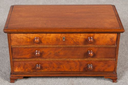 Miniature Apprentice Chest