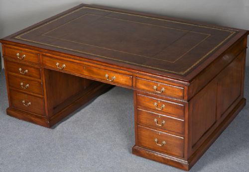 Large Partners Desk