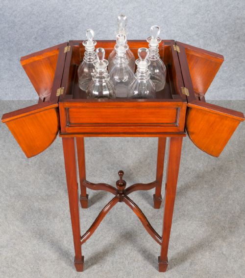 Mahogany 6 Bottle Tantalus
